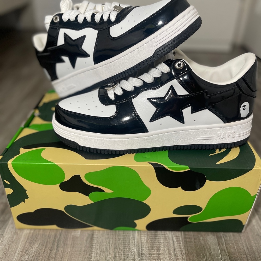 Bape Black and White Sneakers Star Design - Picture 2 of 6